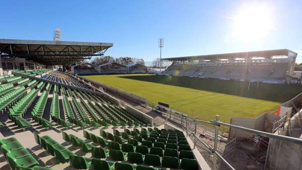 Pau inauguró su nuevo estadio