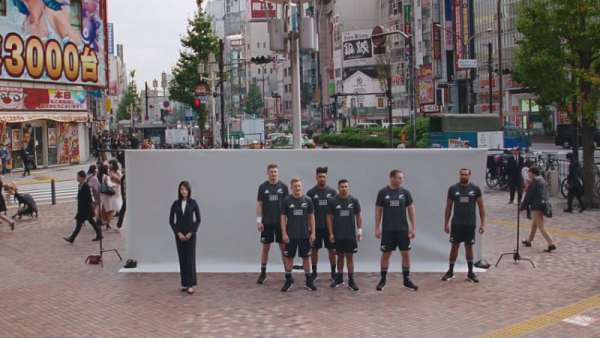 Los All Blacks te enseñan cómo manejar en Japón