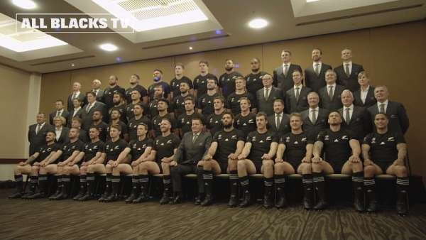 Los All Blacks y la intimidad de la foto grupal
